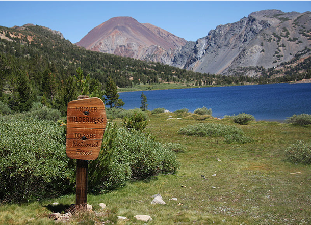 The Hoover Wilderness sign at Summit Lake. The Hoover Wilderness spans 128,000 acres and is managed by the Inyo National Forest and the Humboldt/Toiyabe National Forest mostly in northern California and Nevada. (Photo: Dcrjsr; Wikimedia Commons CC-BY-SA-3.0)